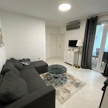 Apartment Bobby Novalja Kültér fotó